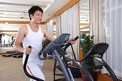 改变历史 《钢之崛起》“钢铁泰坦”实机预告展示